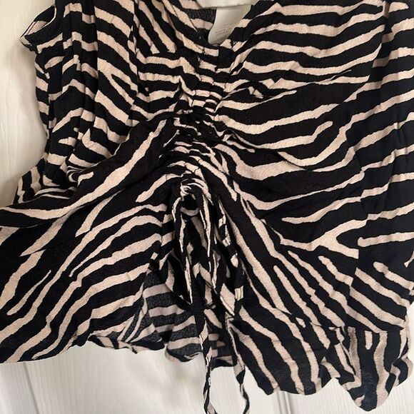 H&M cream and black drawstring zebra print top size 6 - Picture 3 of 6